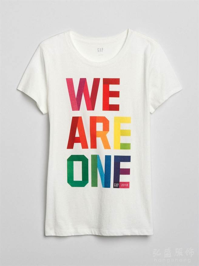Gap支持性別平等权利 捐出彩虹T恤销售净利的20%